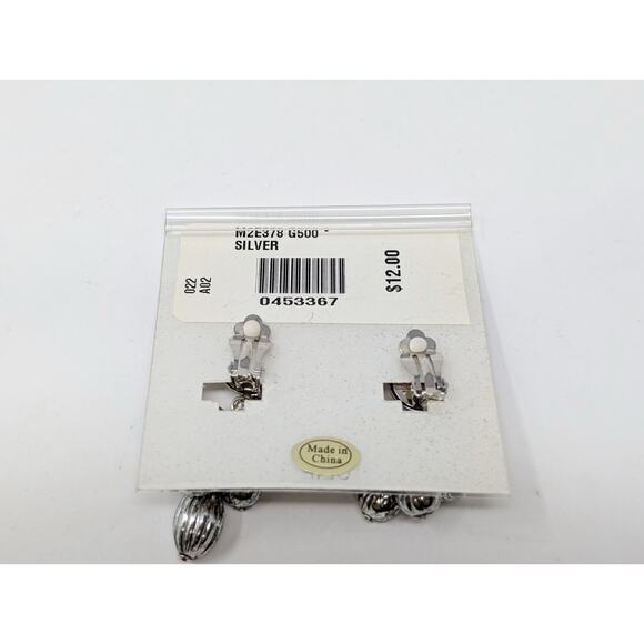 Draper's & Damon's Earrings Clip On Silver Tone Bead Cluster Dangle New - Picture 4 of 4